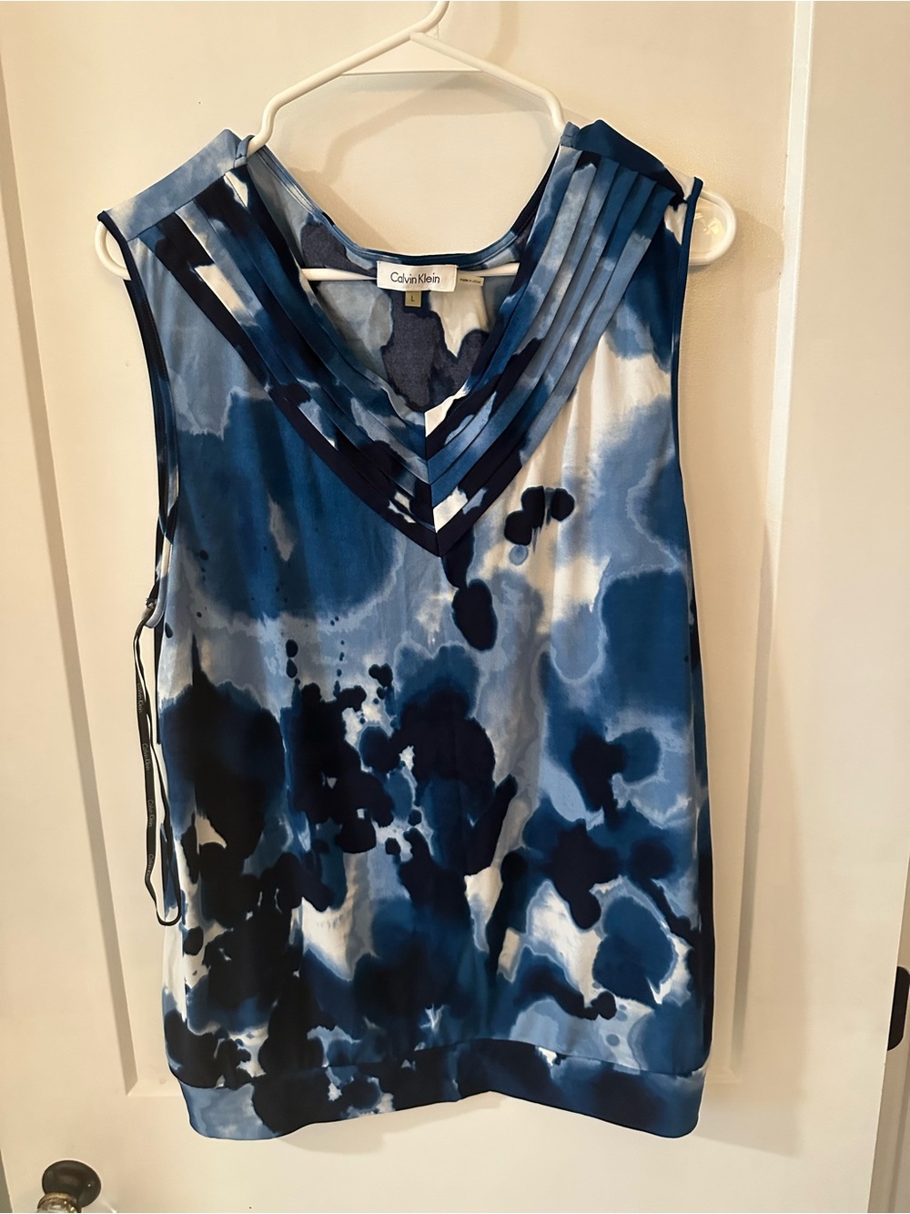 Calvin Klein Blue and White V-Neck Sleeveless Camisole